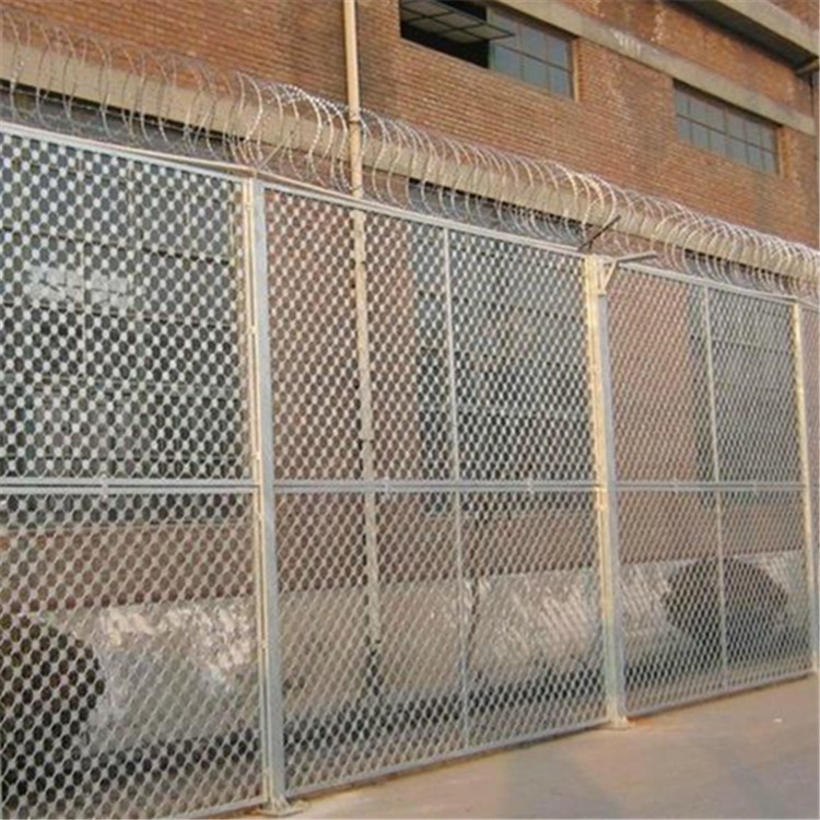 梅花刺防沖隔離網的規格及安裝案例展示圖片2