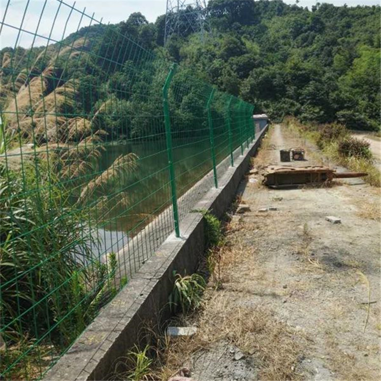 水源保護(hù)區(qū)隔離網(wǎng)案例展示圖片4 水源保護(hù)區(qū)隔離網(wǎng)案例展示圖片4